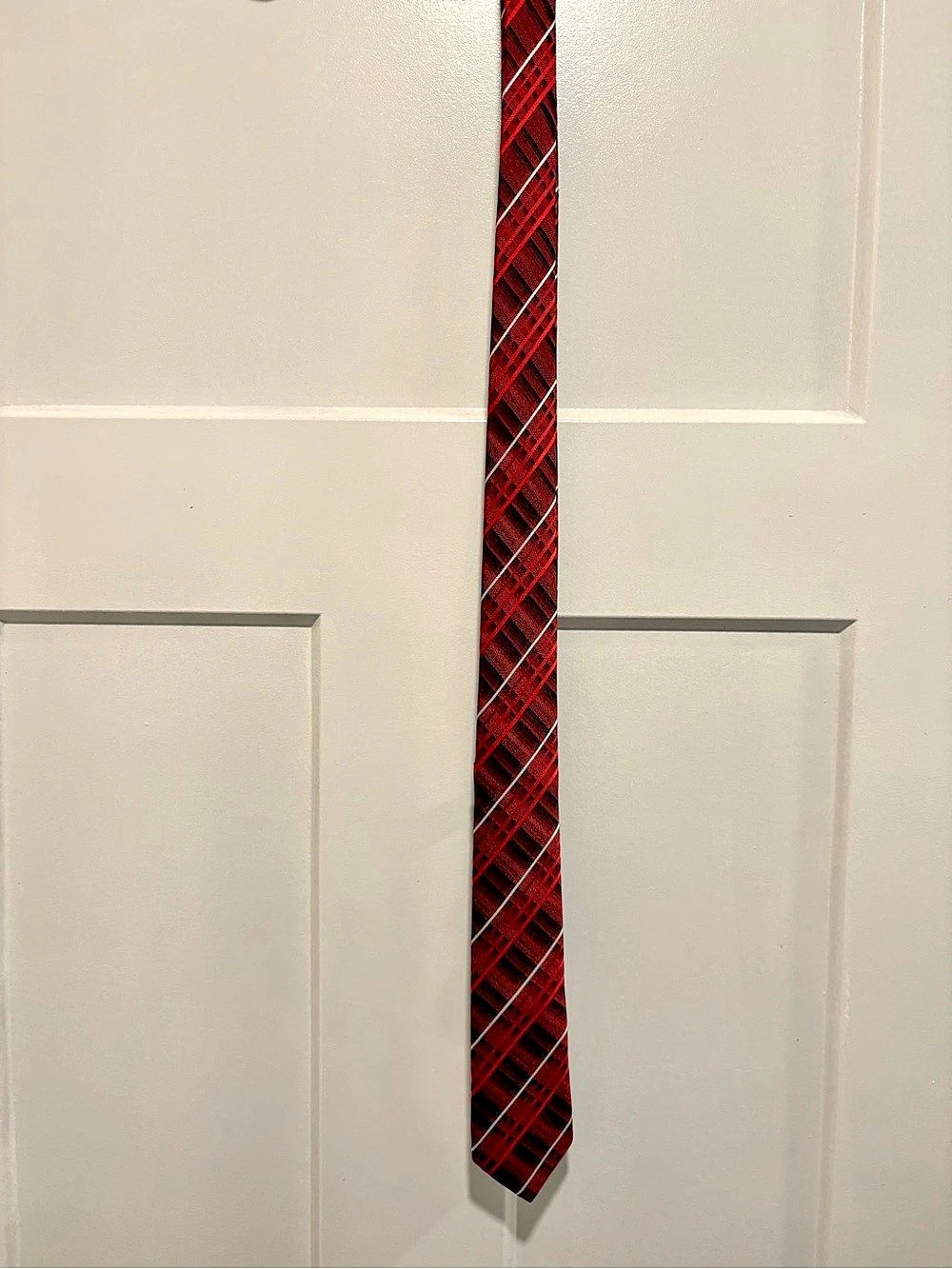 Bellissimo Plaid Silk-Style Tie in Red & Black Like New